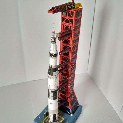 1:300 масштаб USS Saturn V рак – обзор и цена Model Kit Uss Iowa