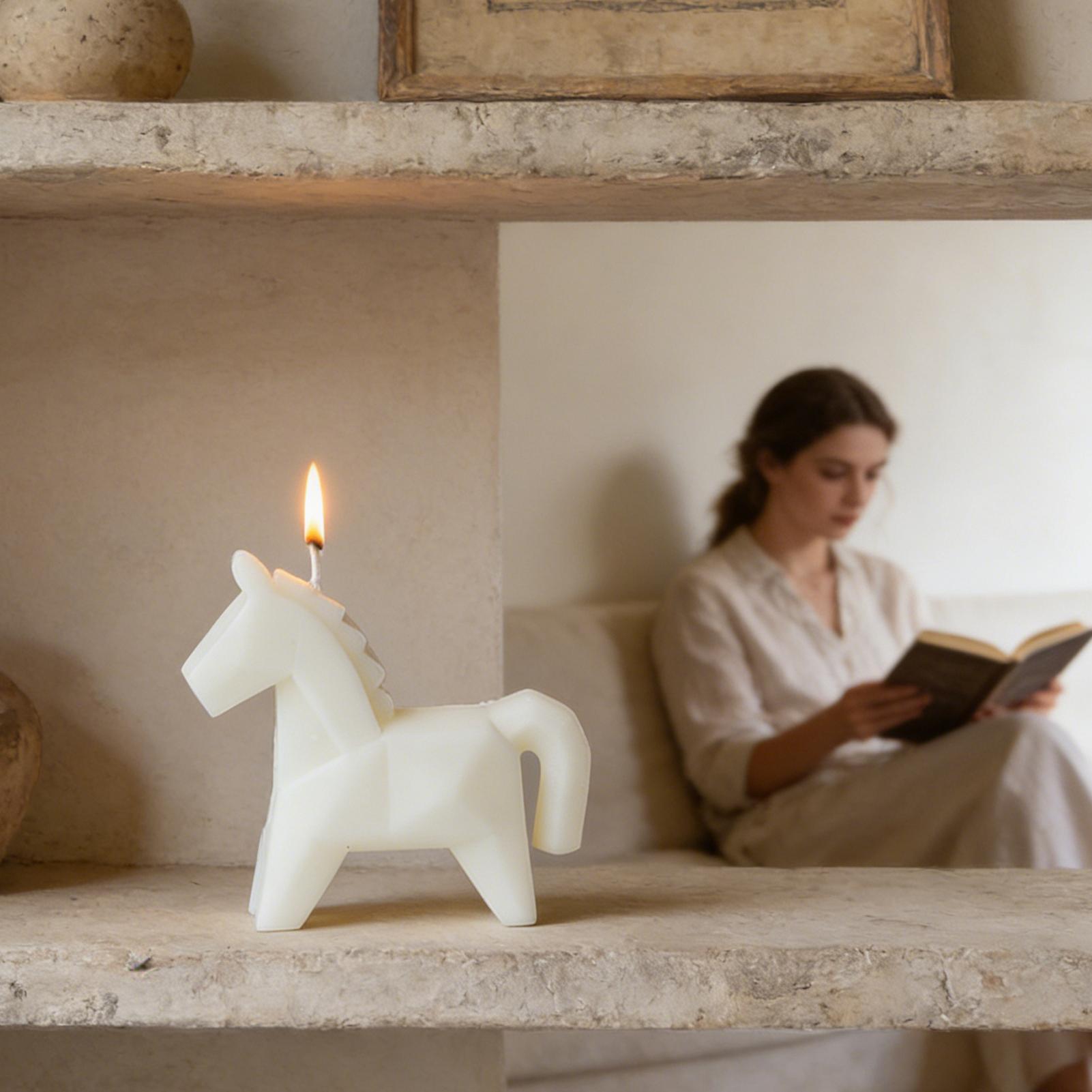 Ароматическая свеча в форме ло – обзор и цена Model Kit Horse