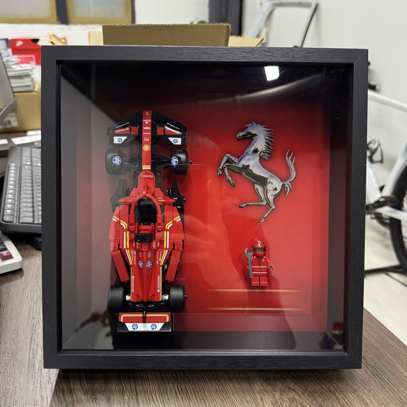 Доска-стенд для демонстрации,  – обзор и цена Model Kit Ferrari