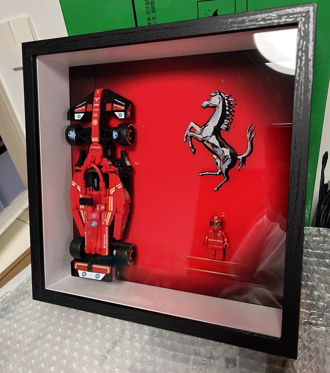 Доска-стенд для демонстрации,  – обзор и цена Model Kit Ferrari